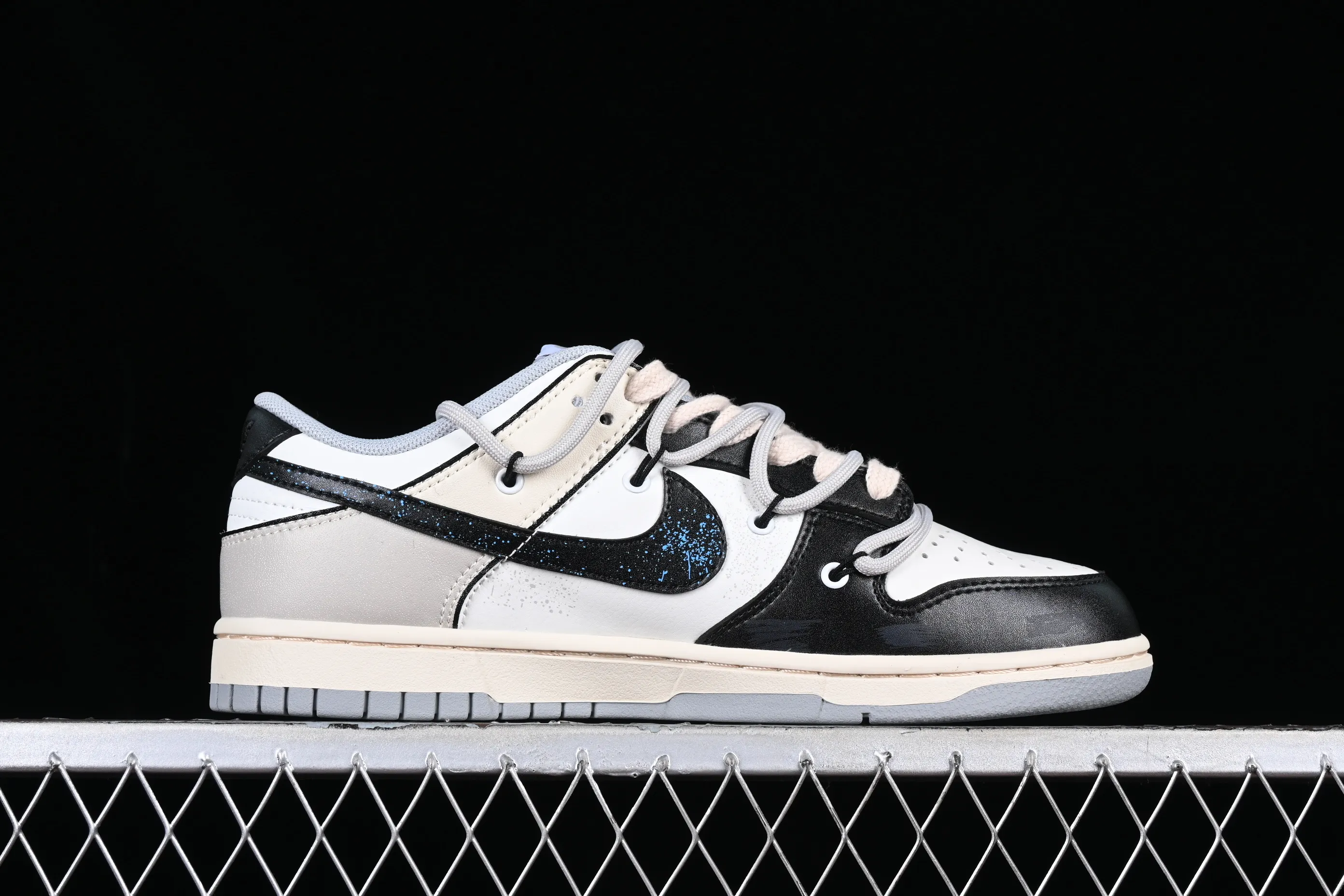 All Categories Nk SB Dunk Series Nk SB Dunk Low Low-top sneakers Nk Dunk Low Retro Panda Prank Space Exploration Star Trek Customized version of deconstructed straps retro distressed Panda low-top sneakers DJ6188-003